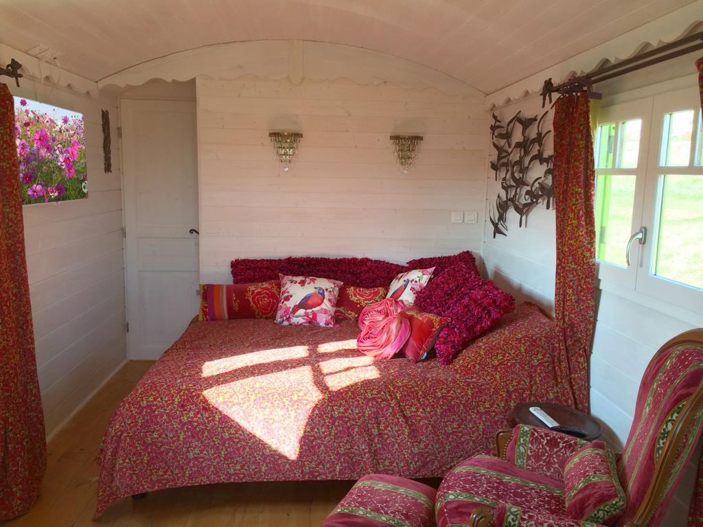 Gîtes Sibémol Simeyrols Habitación foto